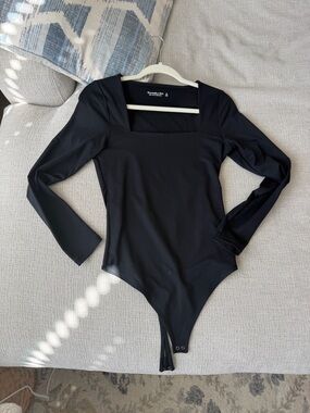 Abercrombie & Fitch Black Long-Sleeve Square Neck Bodysuit